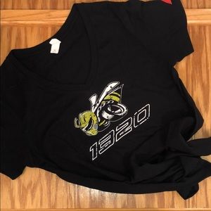 ✨Like New Ladies super bee 1320 dodge T-shirt